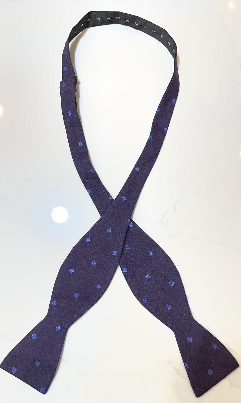 Vince Camuto Bow Tie Mens One Size Purple 100% Silk Polka Dot Self-Tie